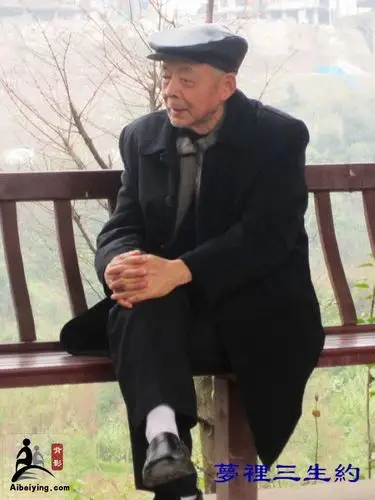 的朋友,希望你们在恋老的路上以一颗乐观的心去面对外界的一切困难!