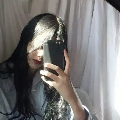 32张手机控女头.总会有你喜欢的那一张._女生头像_我要个性网