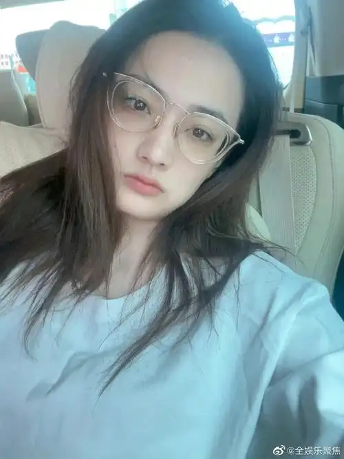 徐璐车内素颜自拍#素颜真的就是邻家女孩,清纯可爱,是不一样氛蔚哪