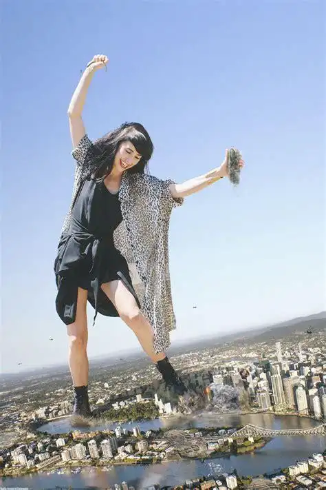 比城市还大的女巨人 - 搜狗英文