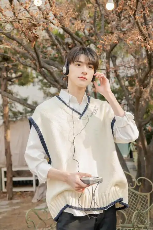 儿童节营业照##林一戴星之卡比头套#林一超话今日林一真的可爱值满分!