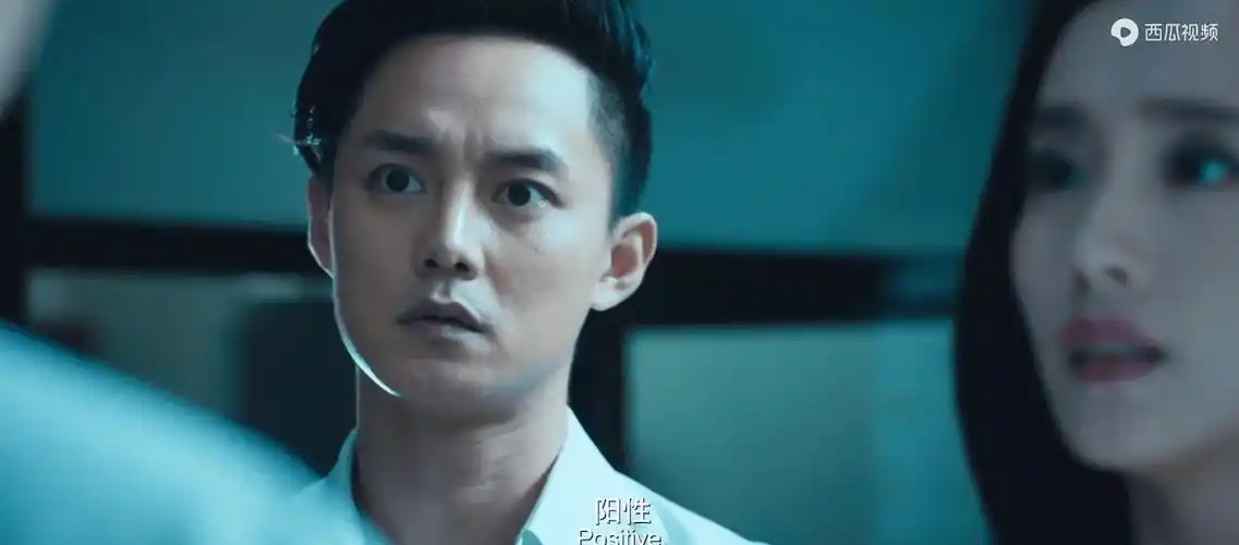 现在绝对能称得上实力派演员,在电影《夏洛特烦恼》中尹正对于人物的