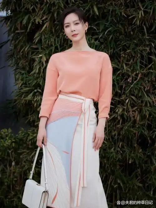 瞧瞧陈数,俞飞鸿这样打扮,多有气质