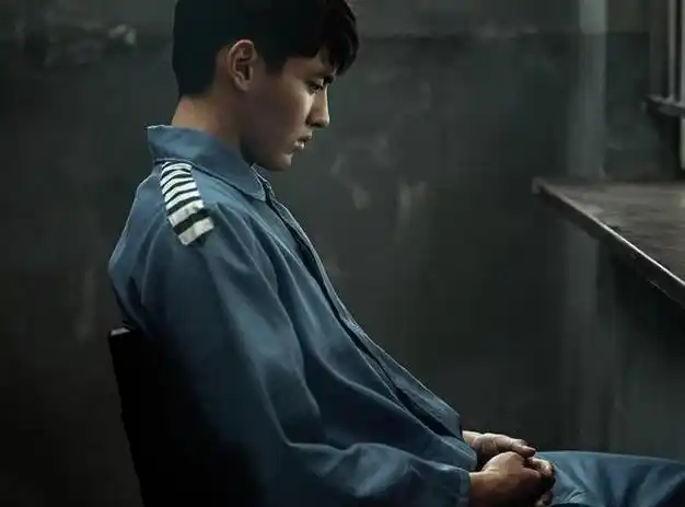 曝吴亦凡狱中状态当班长不忘写歌发福脸型圆亲妈不敢认