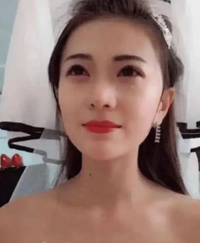 "哭泣新娘"走红,结婚当天新郎逃跑,得知原因网友怒了
