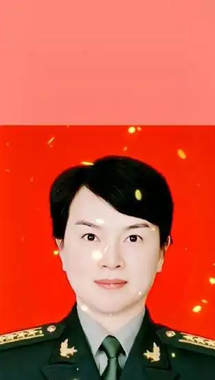 上饶籍女将军唐冰,是现役女将军中第一位军事学博士研究生,是我国阅兵