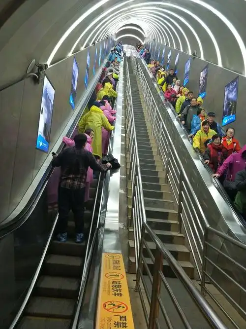 号称世界上最长的手扶梯