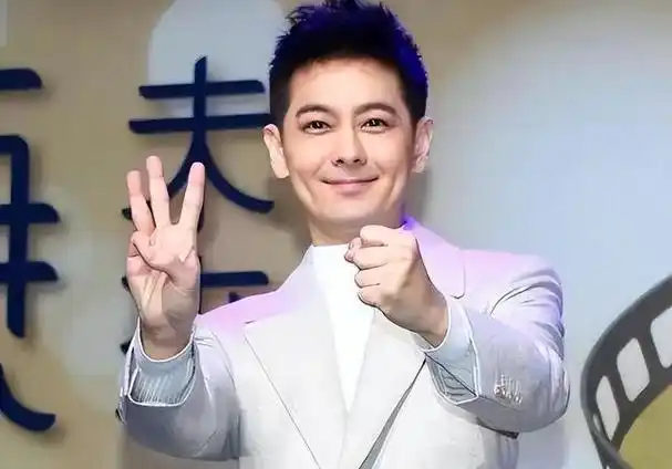 林志颖近况:与老婆现身米兰,眼角皱纹明显,不老男神也老了