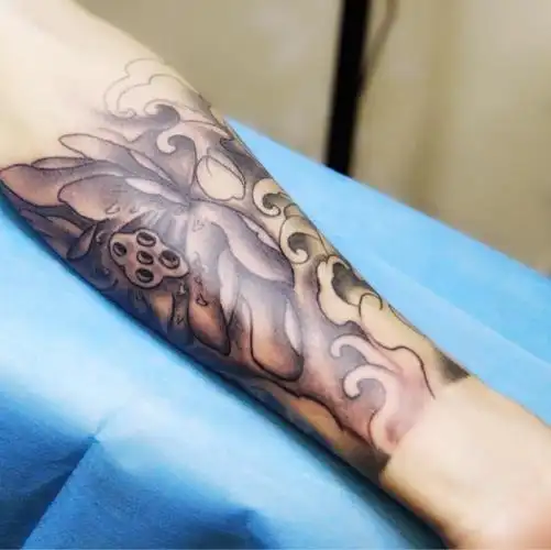 传统莲花包小臂内侧_纹身图案手稿图片_易振英的纹身作品集