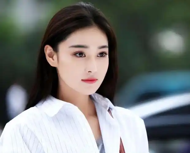 虽然那个德牧犬对张馨予很友好,但是训练动物的过程也并不是那么顺利