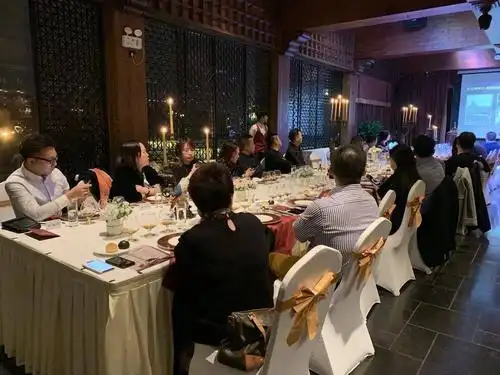 年末办酒会请与专业人士合作讲座晚宴达人课程企业高端定制就在逸香