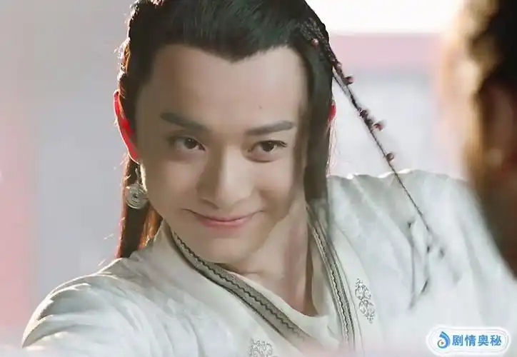 但是如果说到曾经由李一桐和杨旭文主演的电视剧《射雕英雄传》,相信