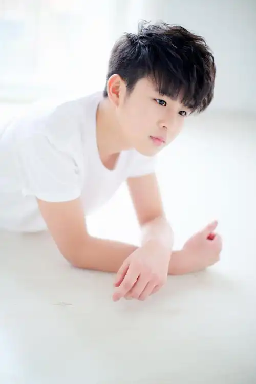 徐浩(中国内地男歌手)_尚可名片