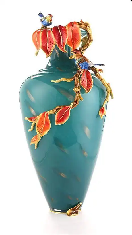 花瓶中的奢侈品及艺术品