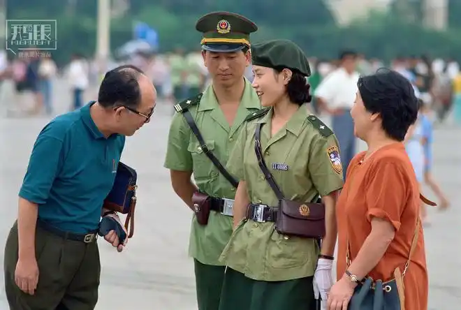 1995年8月24日,14名身着95式警服,头戴墨绿色贝雷帽的女巡警第一天