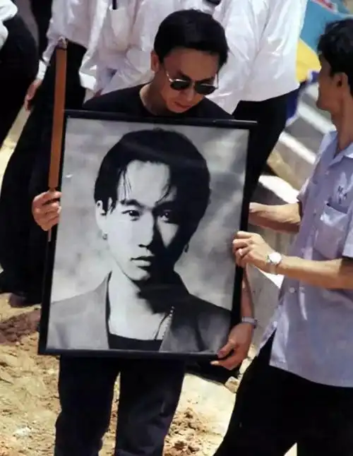 黄家驹逝世28年除叶世荣外不见其他成员悼念网友永远的家驹