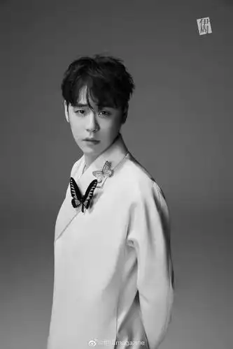 张云雷《伊周》六月刊内页大片公开 少年如玉,见之不忘