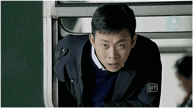 并行的火车上 他看到了她 短短一分钟,你能把张译的情绪分成好几层 先