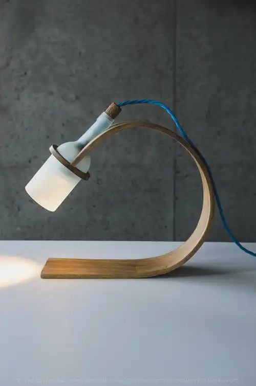 环保创意台灯——quercus!一块木板一个酒瓶的完美结合