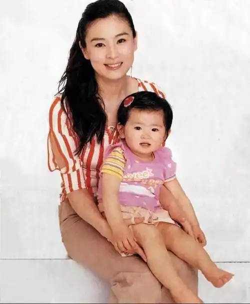 国民女神赵明明为家庭隐退遭丈夫背叛现状如何