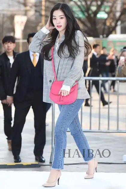 被称南韩四代神颜女爱豆irene裴珠泫的颜配得上吗