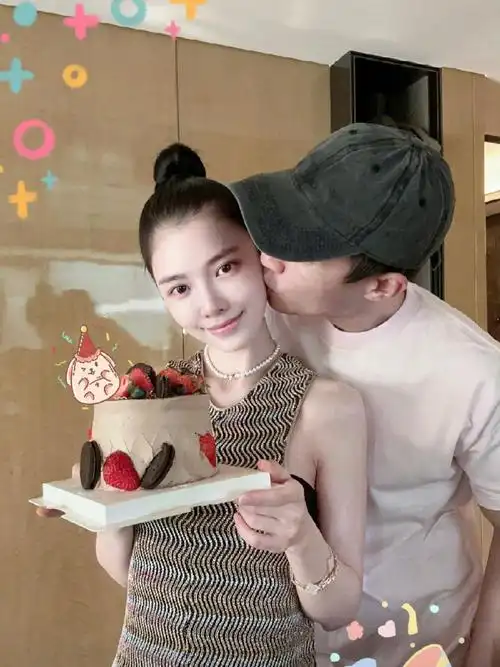 杜淳和老婆一起过生日