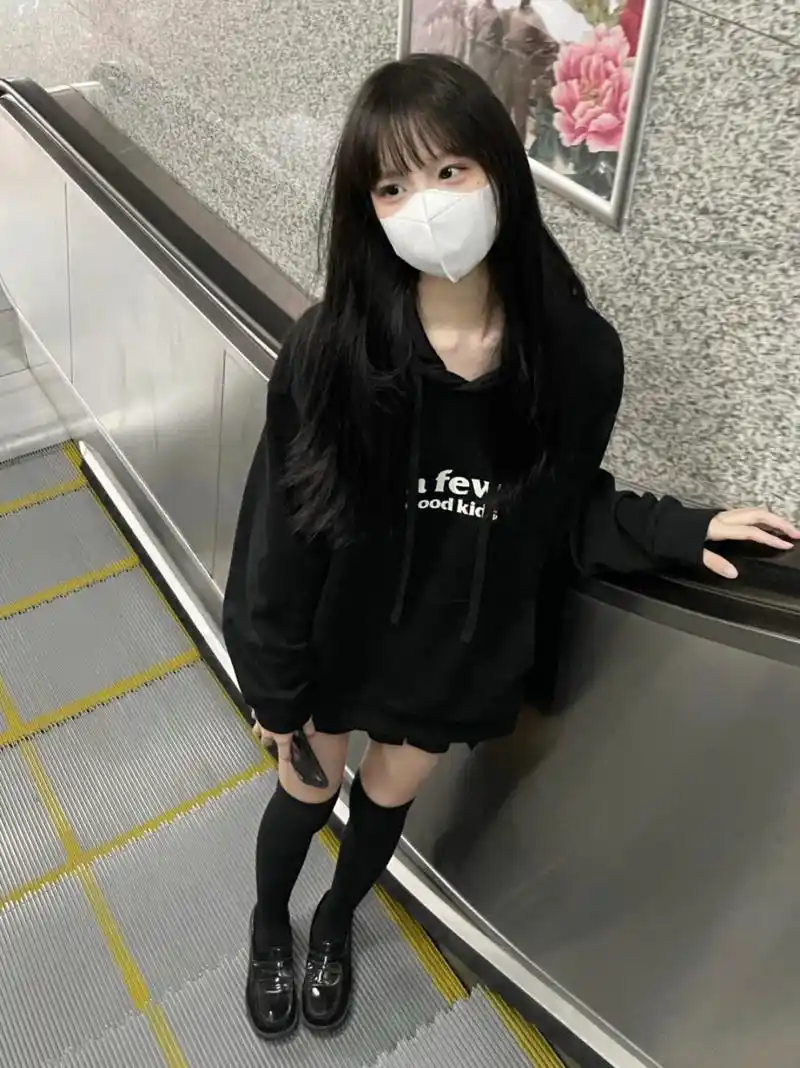 清纯少女# 这么清纯甜美可爱女生,为什么戴口罩呢?