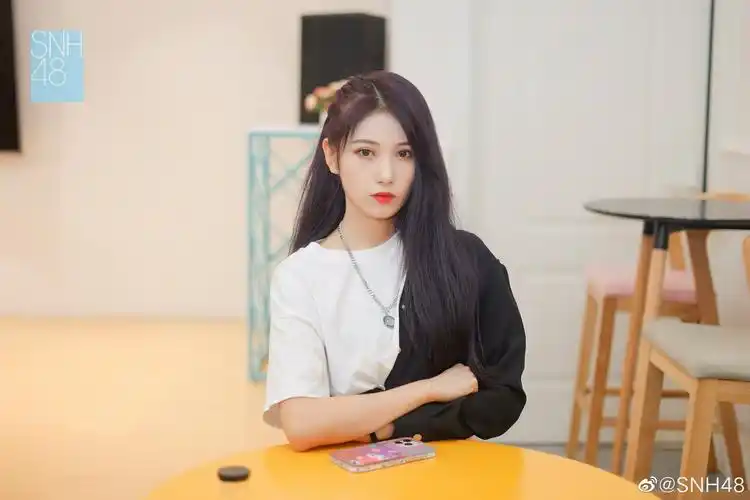 1/ 6特别的日子遇到特别的你就像想象中一般美好@snh48-刘洁 @snh48