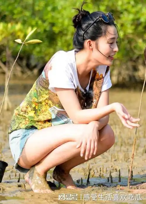 李沁参加节目时的沙滩美照不得不说女神的颜值真高