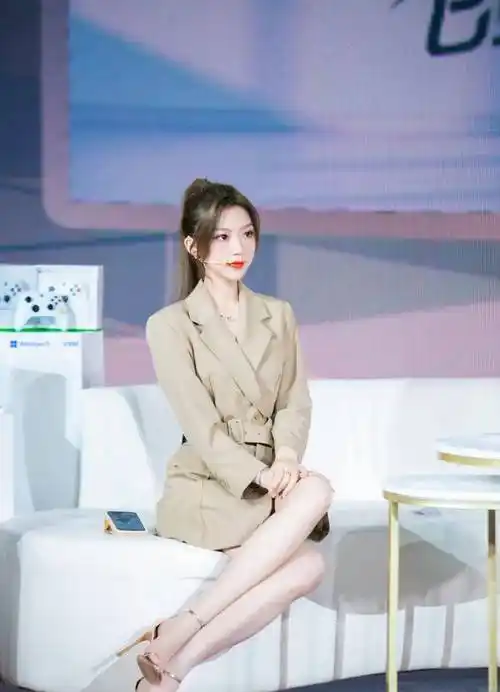 天云,美貌与智慧并存的kpl美女解说员_泛电竞