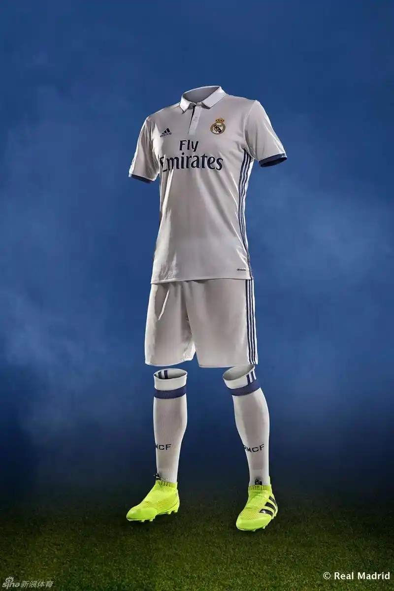皇马发布新赛季主客场球衣_高清图集_新浪网