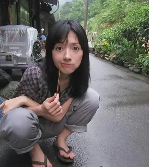 郭碧婷少女时期的旧照也太漂亮了吧,眼睛干净得就像是一汪春水|美女_