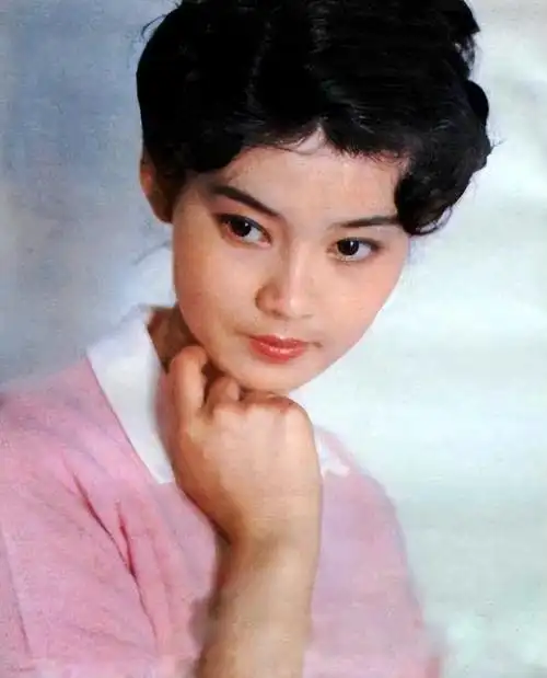 "国家一级演员"潘虹:为事业结束8年婚姻,至今无儿无女成遗憾