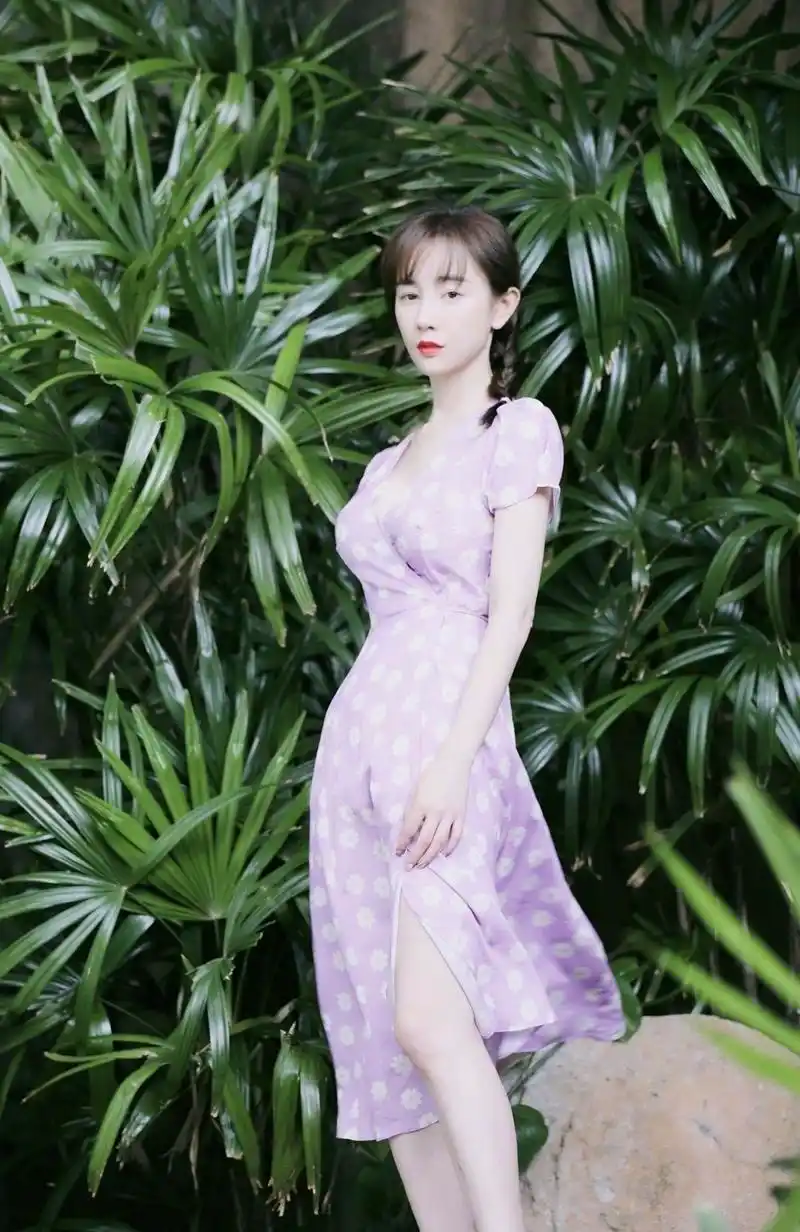 张檬写真美图:貌美如花,楚楚动人