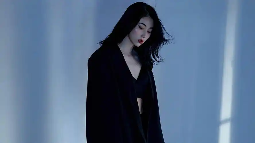 性感撩人的高冷气质美女