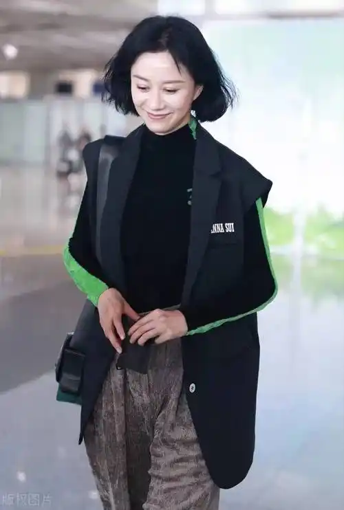 曾经的婷美内衣广告模特倪虹洁,人到中年身材保持得还不错_运动_黑色