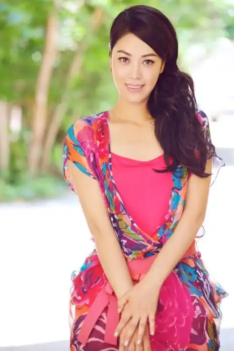 p>周木杨( i>原名周媛媛 /i>),毕业于 a target="_blank" href="