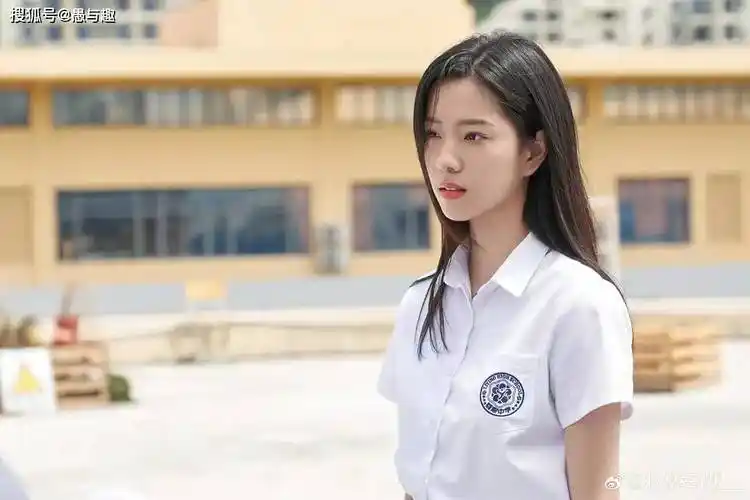 庄达菲 周翊然新剧《白日梦我》开播,虽男主女主造型不符,但剧情故事