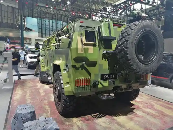 北京车展实拍|东风猛士装甲车亮相,高大威猛的大块头