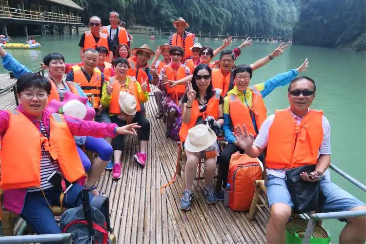 贵州,重庆武隆13天旅行团友的集体照