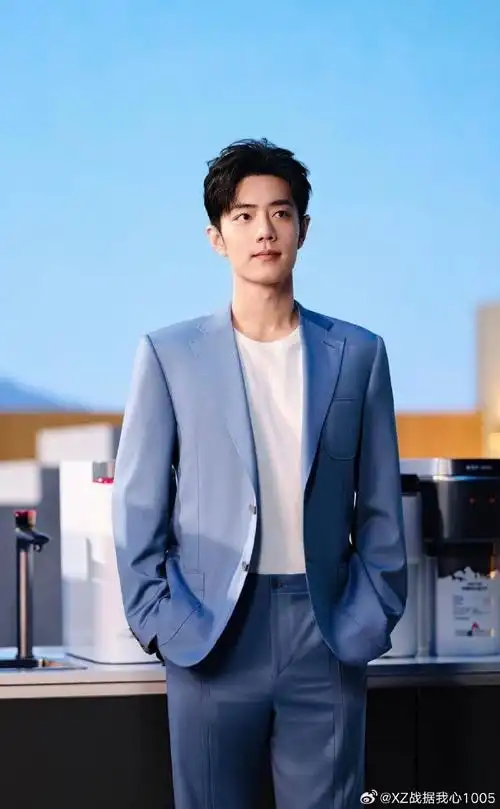 肖战##肖战西装插兜##肖战杀青剧组请客