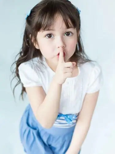 漂亮女宝宝图片海报孕妇备孕胎教照片画混血婴儿墙贴bb墙贴画报贴