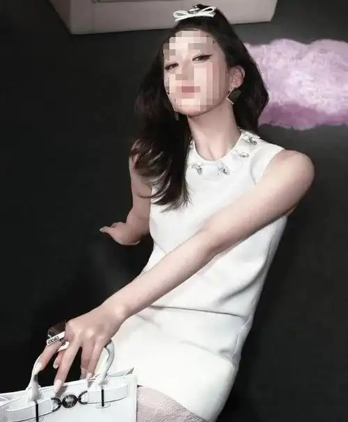 圈内第一普女奢牌代言搞笑了网友一股杀马特味