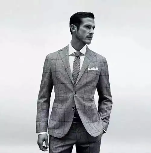 论"如何将黑灰西装穿出高级感?