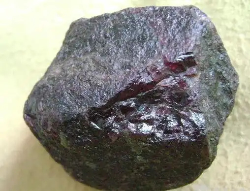 红宝石原石图片及表面特点?