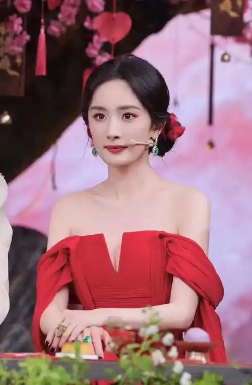 唐嫣罗晋婚变?杨幂龚俊剧组夫妻?张凌赫劈腿白鹿? 刘耕宏夫妇歪屁股?