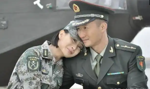 侯梦莎和丈夫秀恩爱她老公原来也出演过我是特种兵