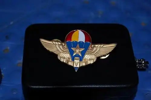 *大陆军品徽章收藏*中国空降兵