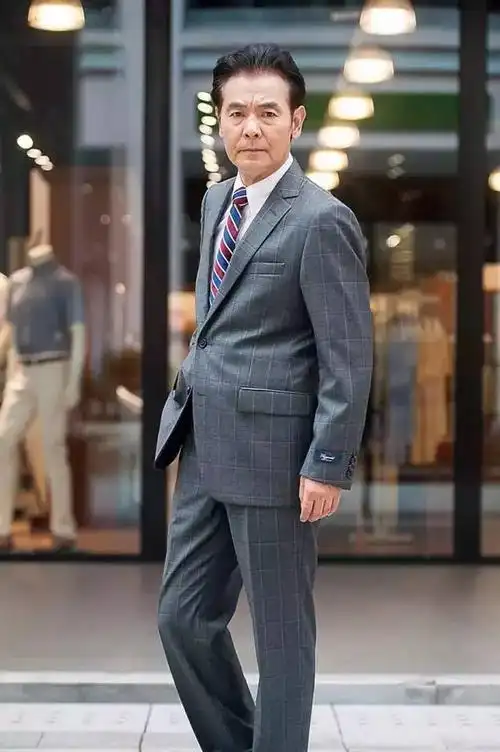 帅呆了长沙60岁刘嗲嗲变身日系潮男和霸道总裁范