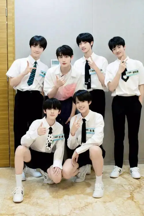 tf三代为祖国母亲庆生有师兄时代少年团和tfboys的使命感了